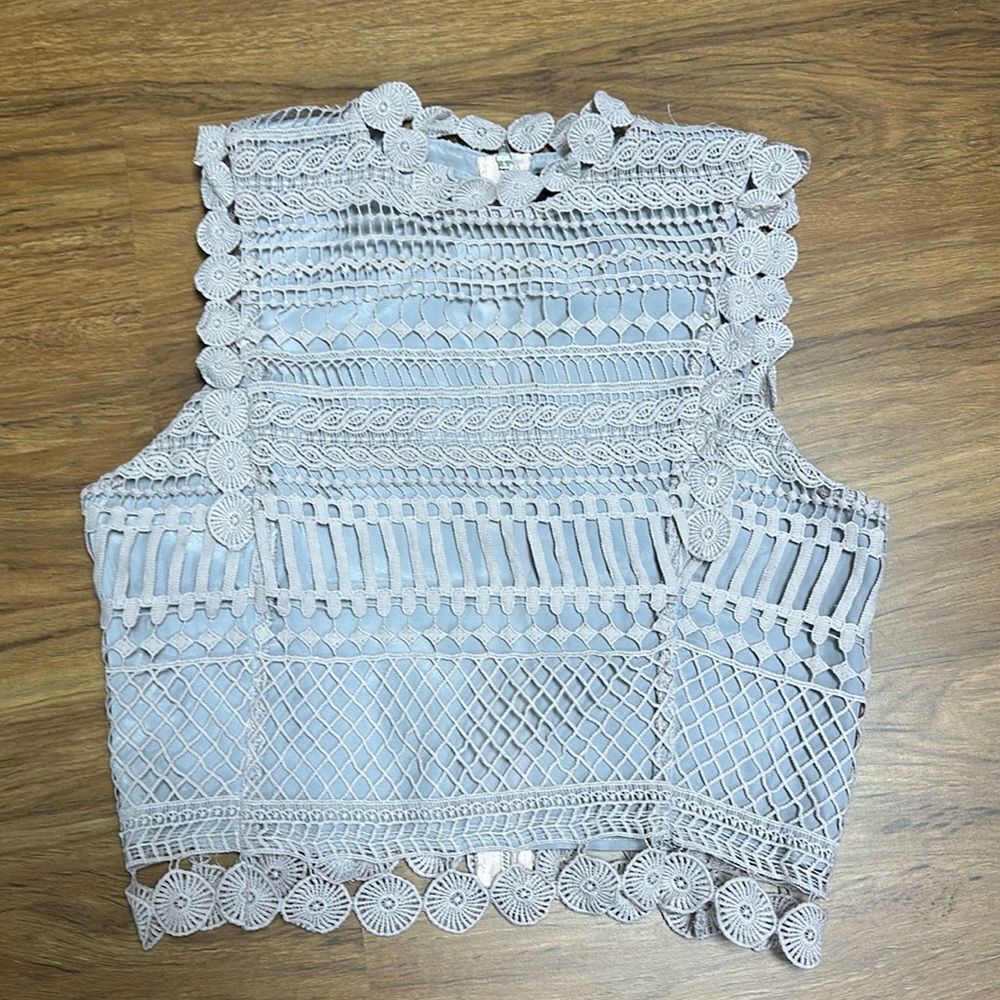 Design Lab Lord & Taylor Lace Crop Top Mauve Tan Women’s Sz L